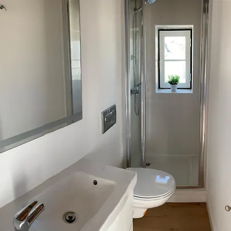 شقة Downtown 2 Bedroom Aircon & Amazing Castle View