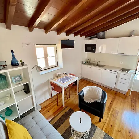 Downtown 2 Bedroom Aircon & Amazing Castle View *