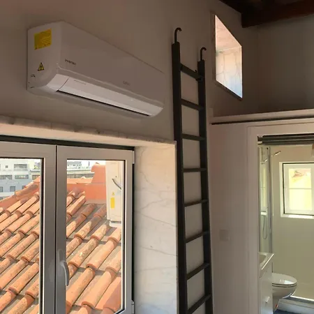Downtown 2 Bedroom Aircon & Amazing Castle View