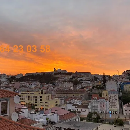 Апартаменты Downtown 2 Bedroom Aircon & Amazing Castle View