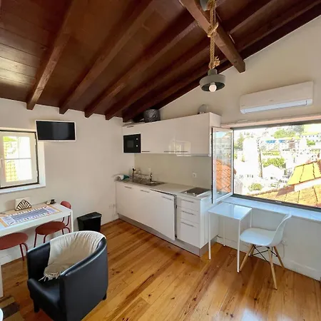 Downtown 2 Bedroom Aircon & Amazing Castle View شقة