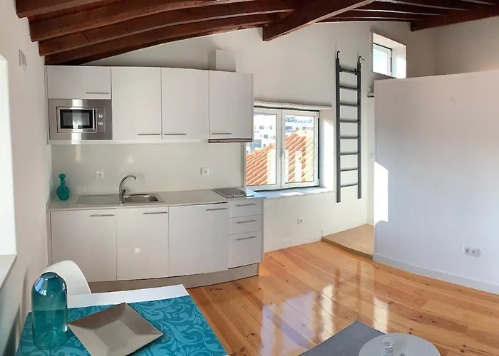 Downtown 2 Bedroom Aircon & Amazing Castle View