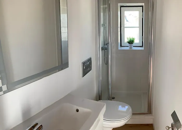 Апартаменты Downtown 2 Bedroom Aircon & Amazing Castle View