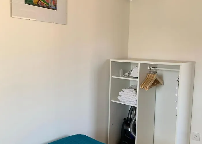 Downtown 2 Bedroom Aircon & Amazing Castle View Лиссабон