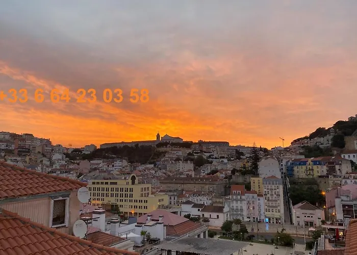 Апартаменты Downtown 2 Bedroom Aircon & Amazing Castle View