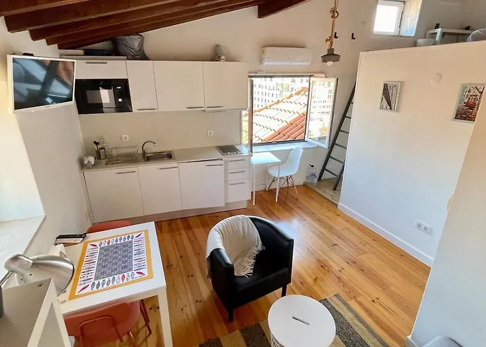 Апартаменты Downtown 2 Bedroom Aircon & Amazing Castle View