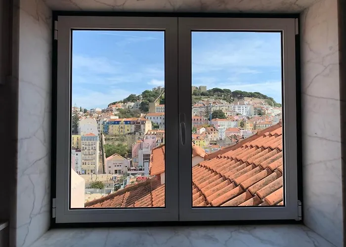 Апартаменты Downtown 2 Bedroom Aircon & Amazing Castle View