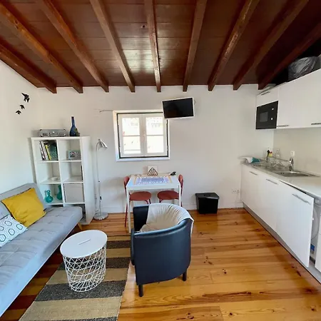 Downtown 2 Bedroom Aircon & Amazing Castle View * Lissabon