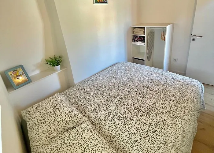 Apartment Downtown 2 Bedroom Aircon & Amazing Castle View