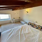 Downtown 2 Bedroom Aircon & Amazing Castle View